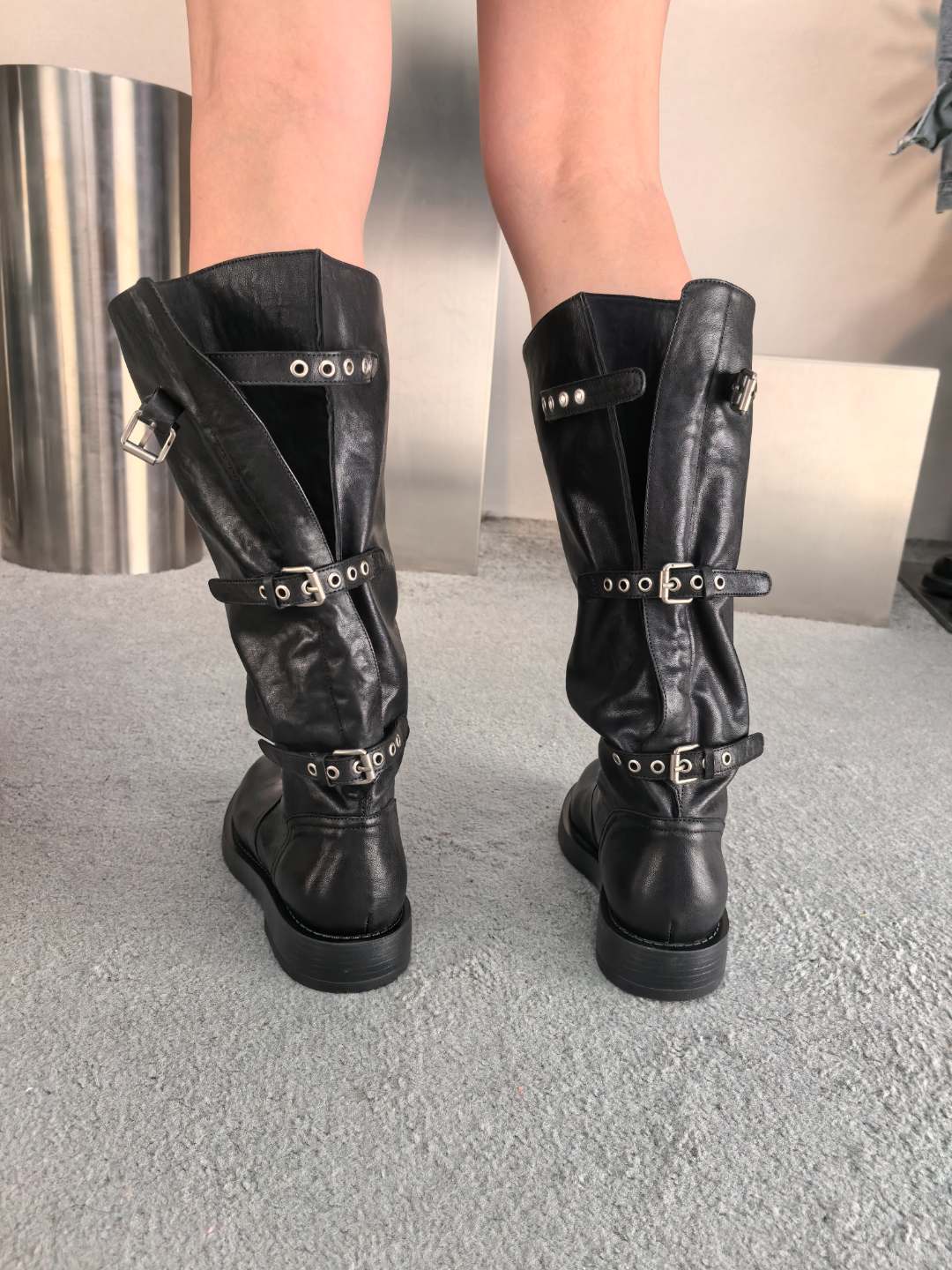 萝茜妮嫚早秋新款时尚真皮透气复古水洗粗跟大筒围女士百搭骑士靴