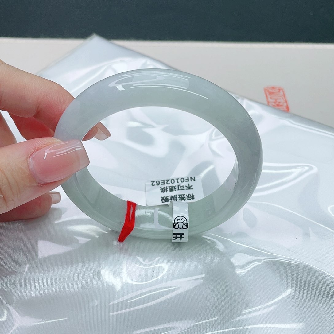 翡翠手镯未镶嵌正56.7