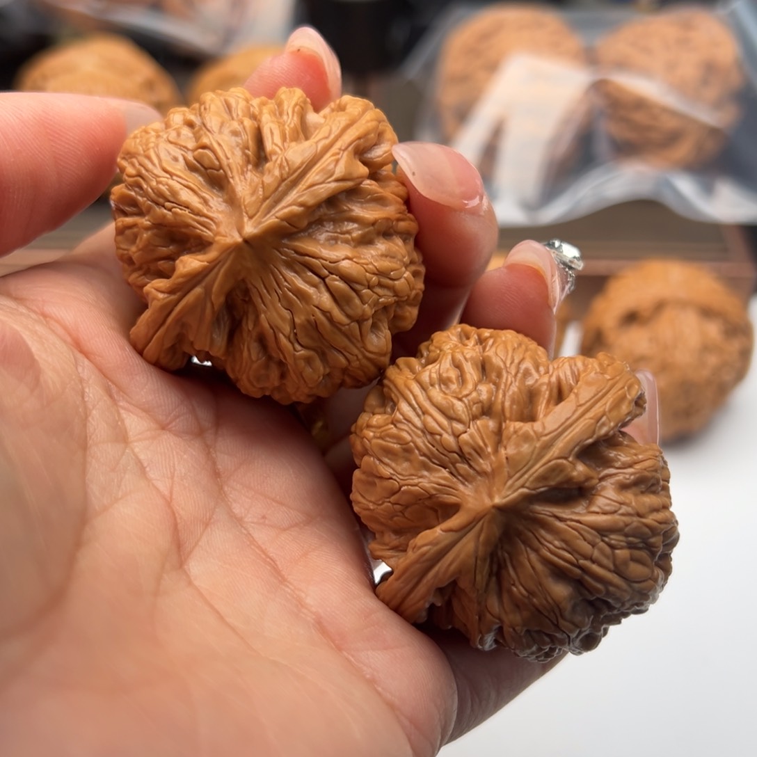 文玩核桃把件红锦鲤44