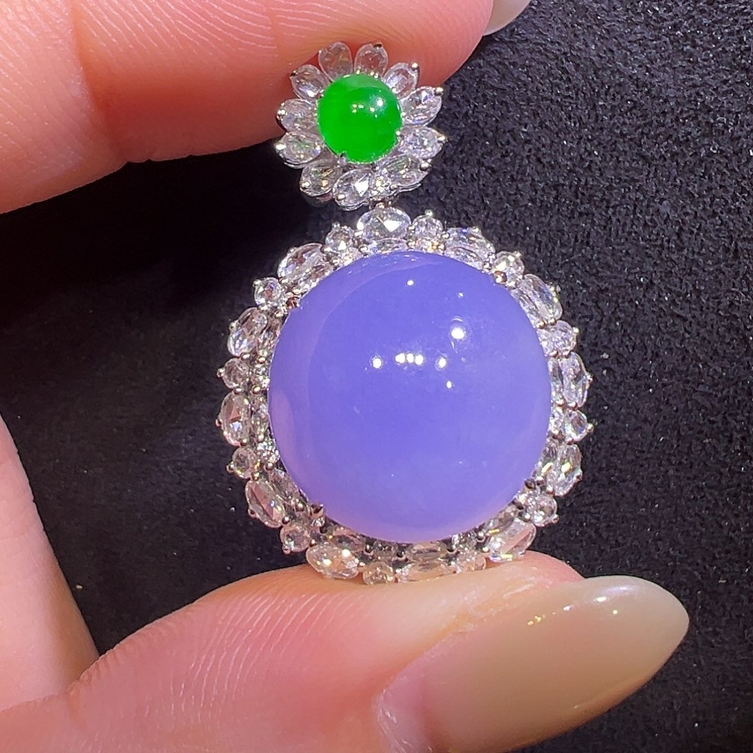 翡翠18K金镶嵌颈饰蛋面