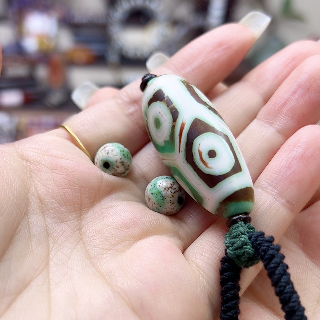 玛瑙/玉髓颈饰未镶嵌脑****?