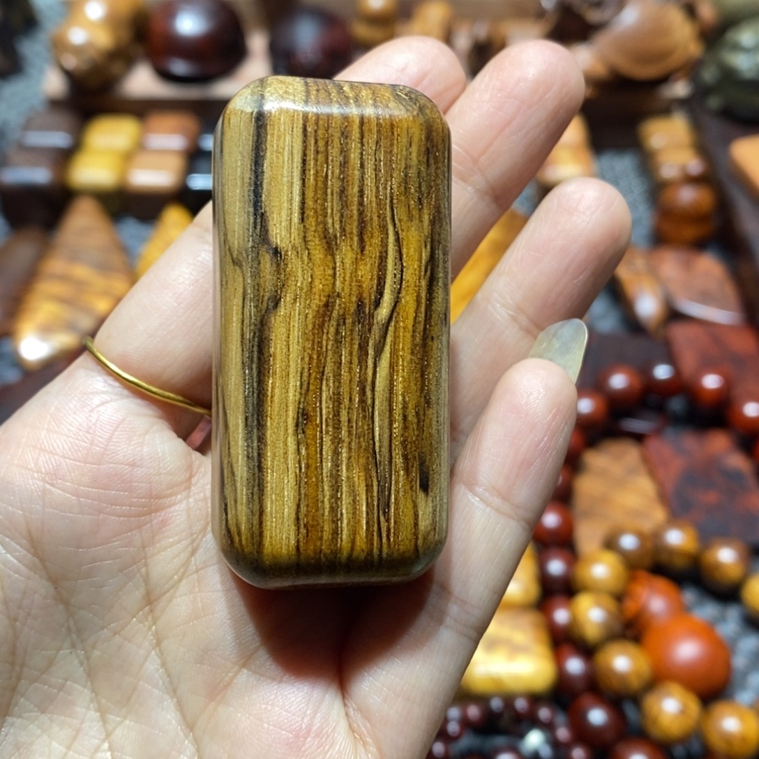 冮***好木花奇楠木块一个