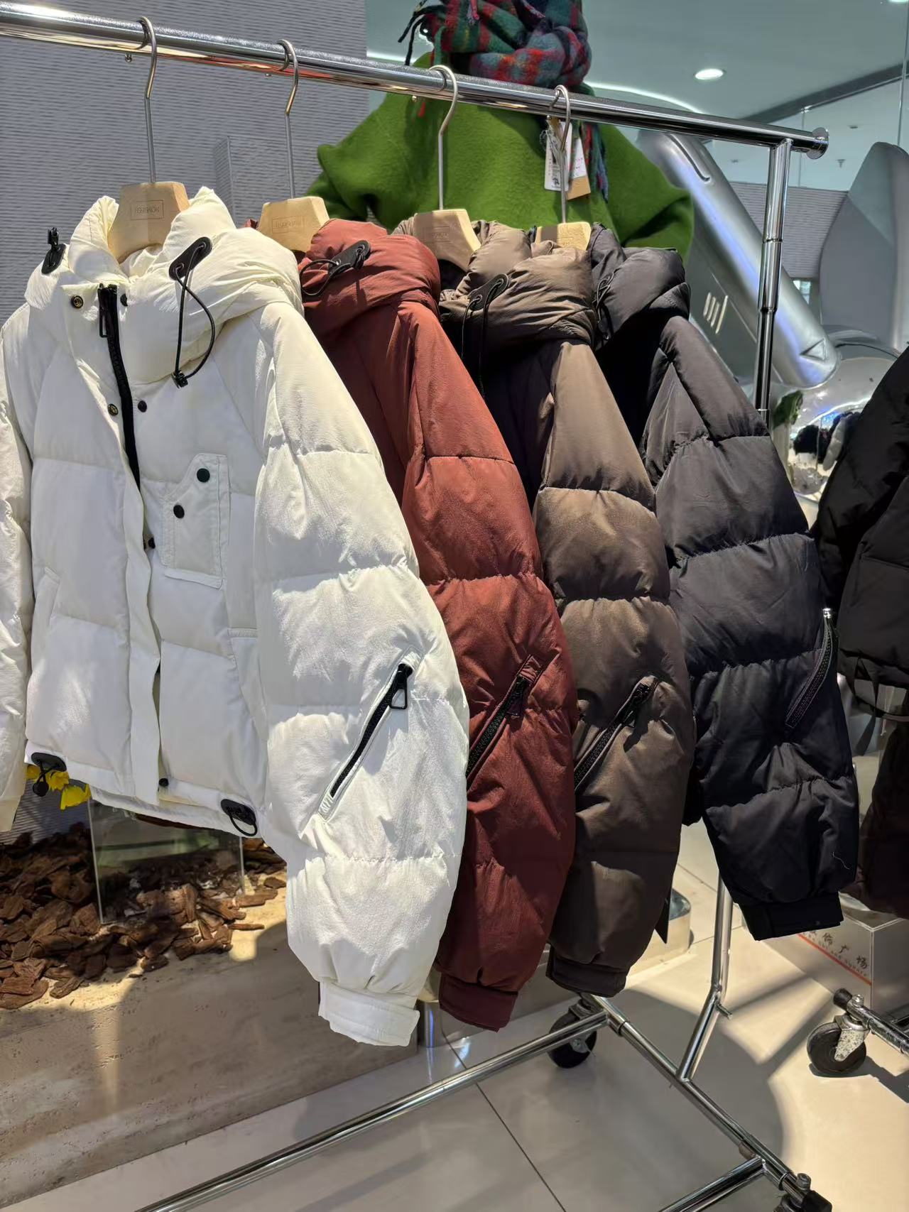 女式短款连帽外套ZQT2417