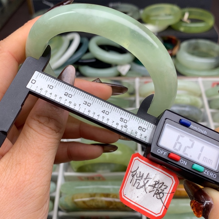 蛇纹石玉未镶嵌手镯514