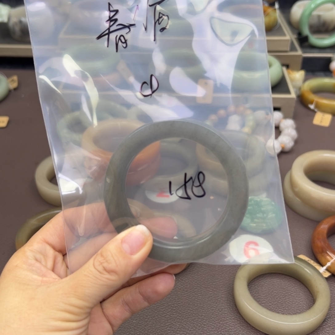 石英质玉未镶嵌手镯春*