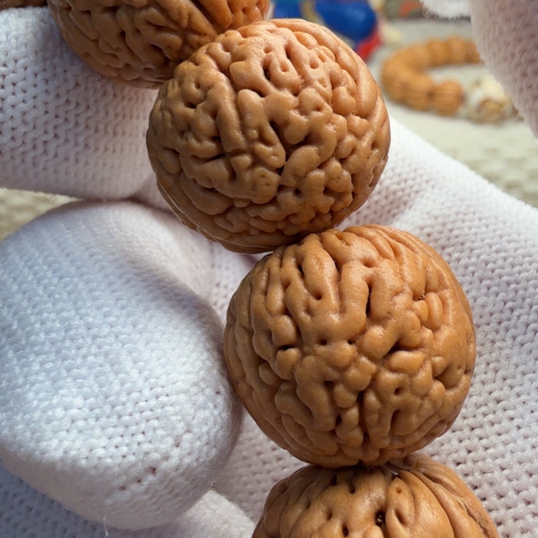 化***骨桃核吊坠盘锦爆肉