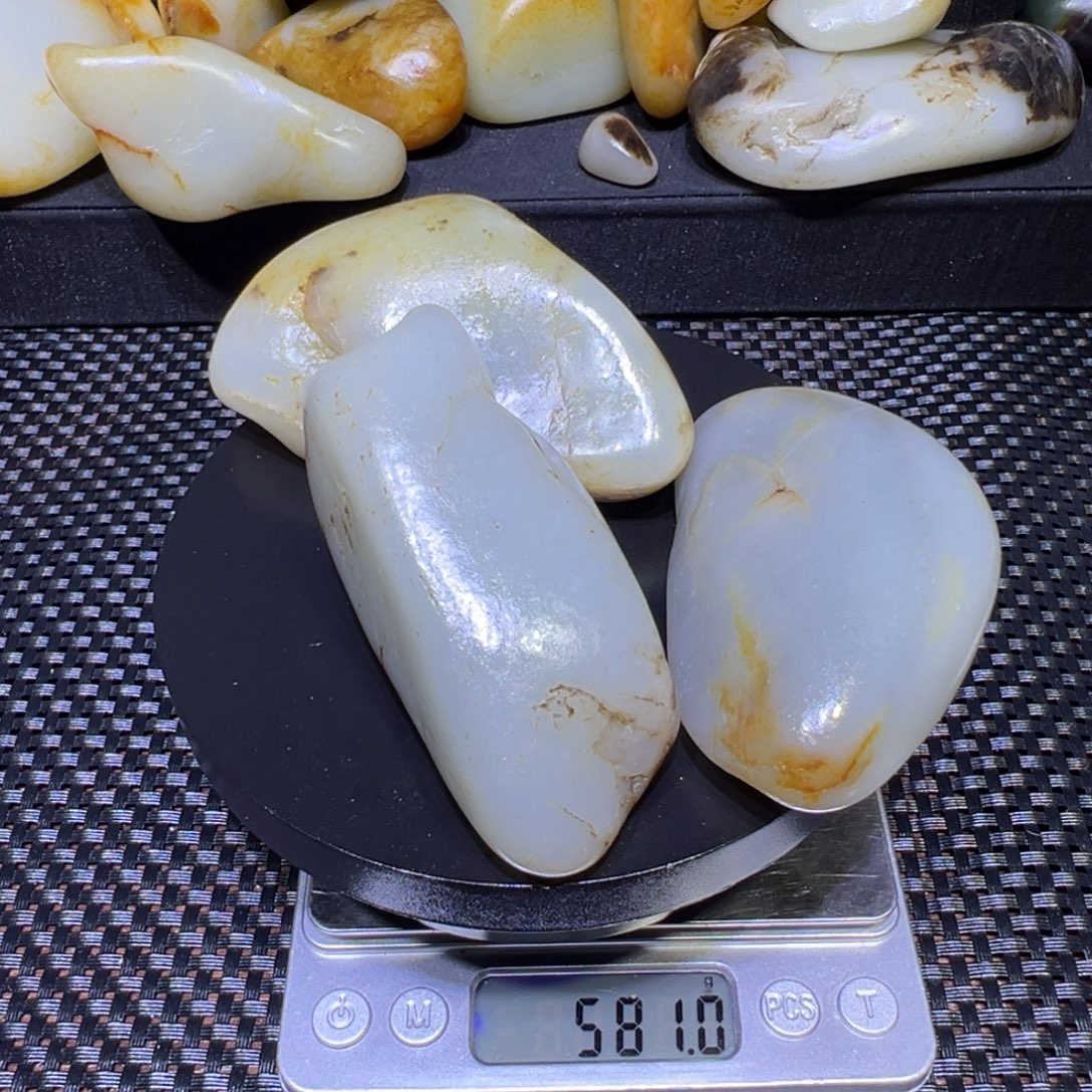 和田玉（子料）未镶嵌吊坠(不含链)581克