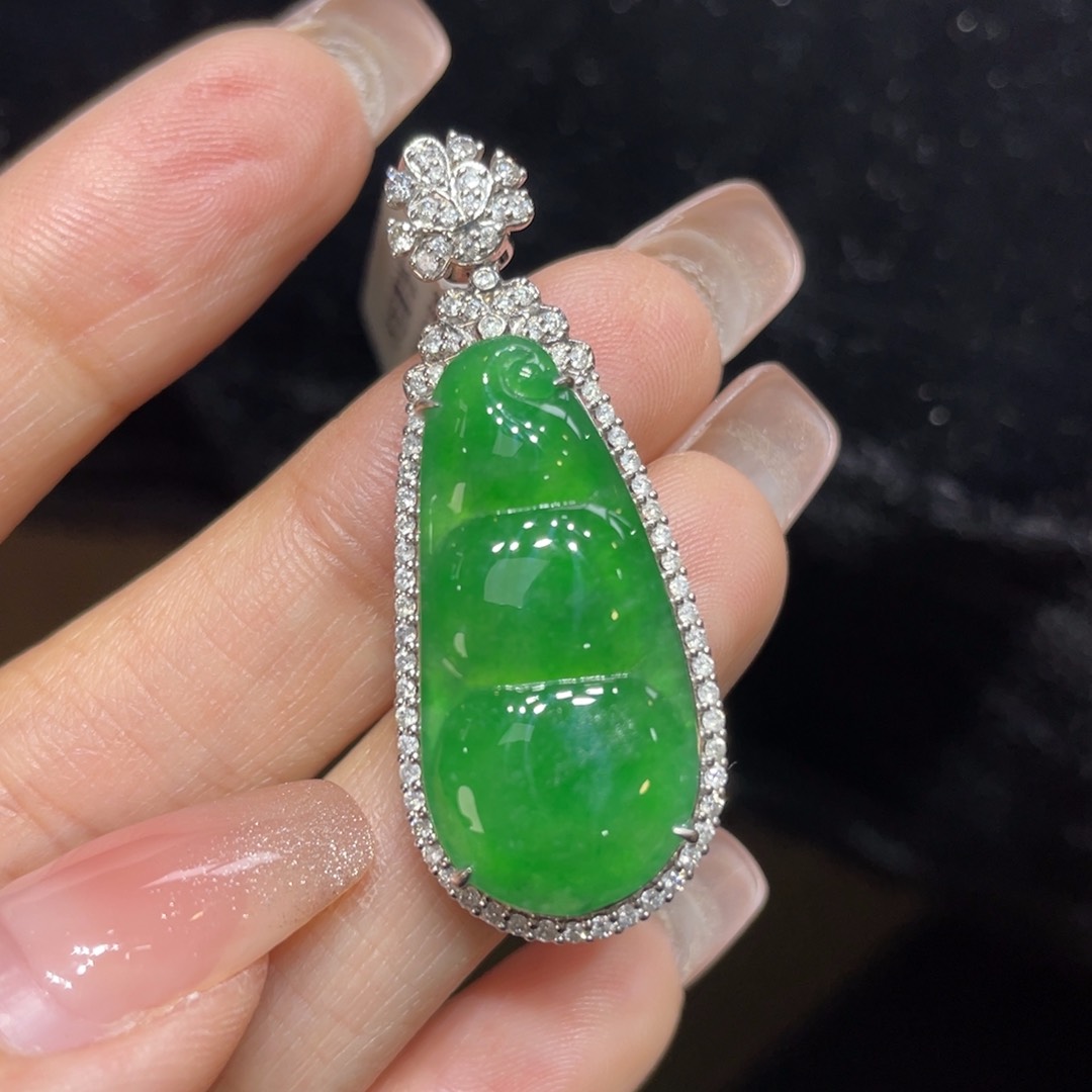 翡翠颈饰18K金镶嵌天然缅甸翡翠