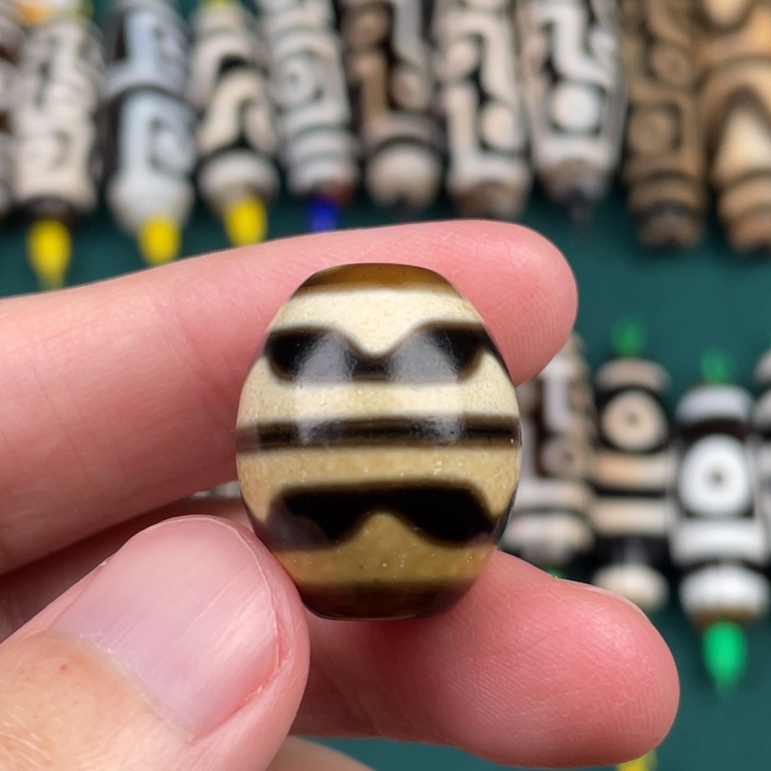 玛瑙/玉髓裸珠21 18 达洛