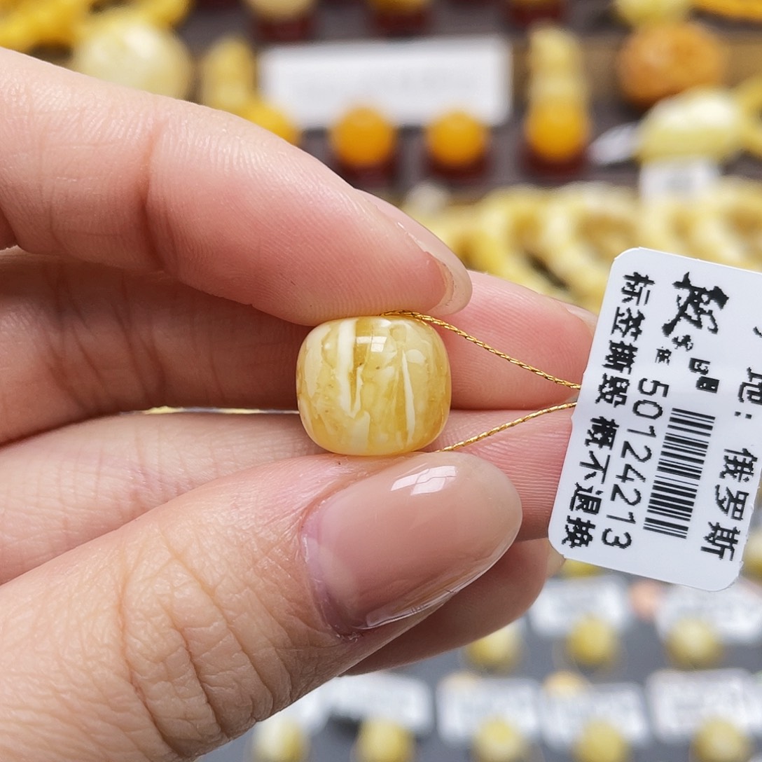 琥珀裸石未镶嵌蜜蜡老型12.1*10.7mm瑕疵