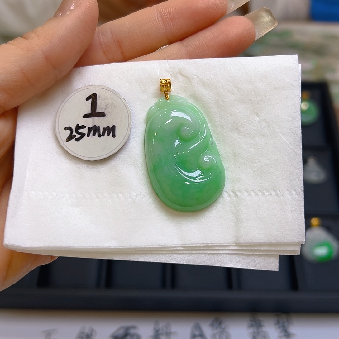 翡翠颈饰18K金镶嵌翡翠