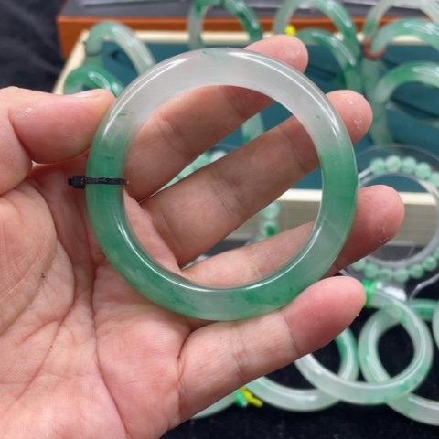 石英质玉未镶嵌手镯发****饰