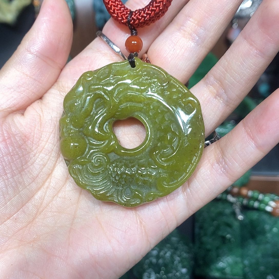 颈饰未镶嵌和田玉（糖玉）