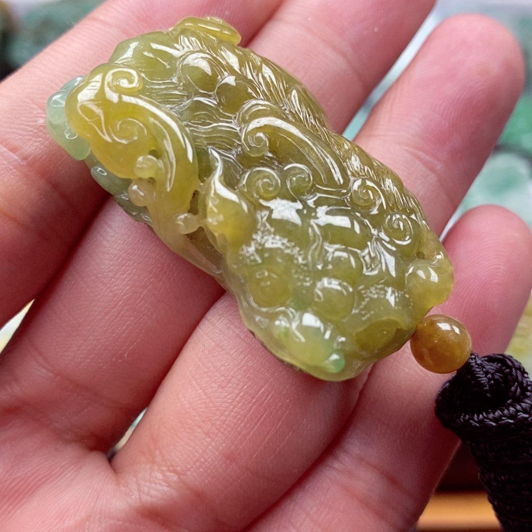 翡翠颈饰未镶嵌清**影翡翠