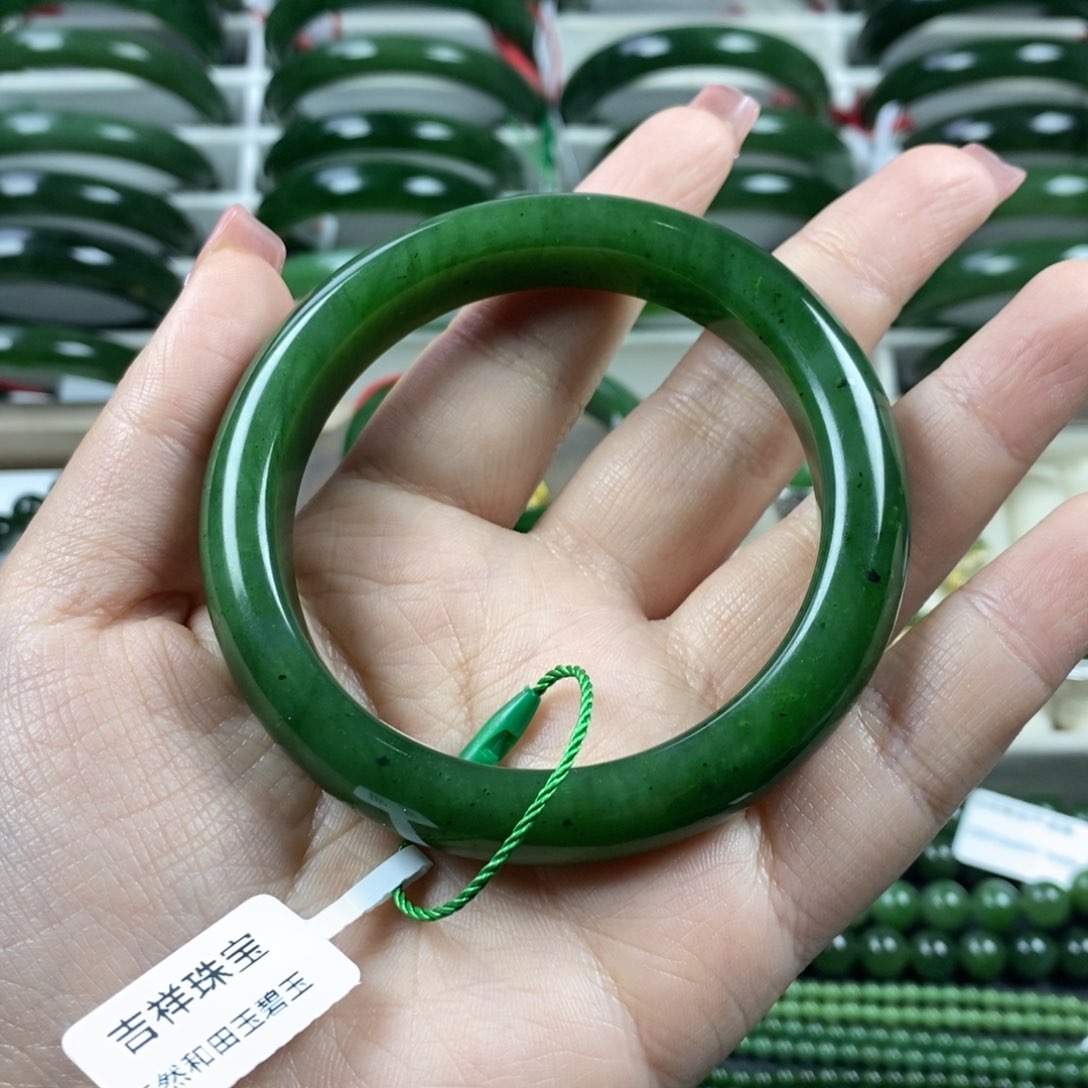 和田玉（碧玉）手镯未镶嵌贵*全