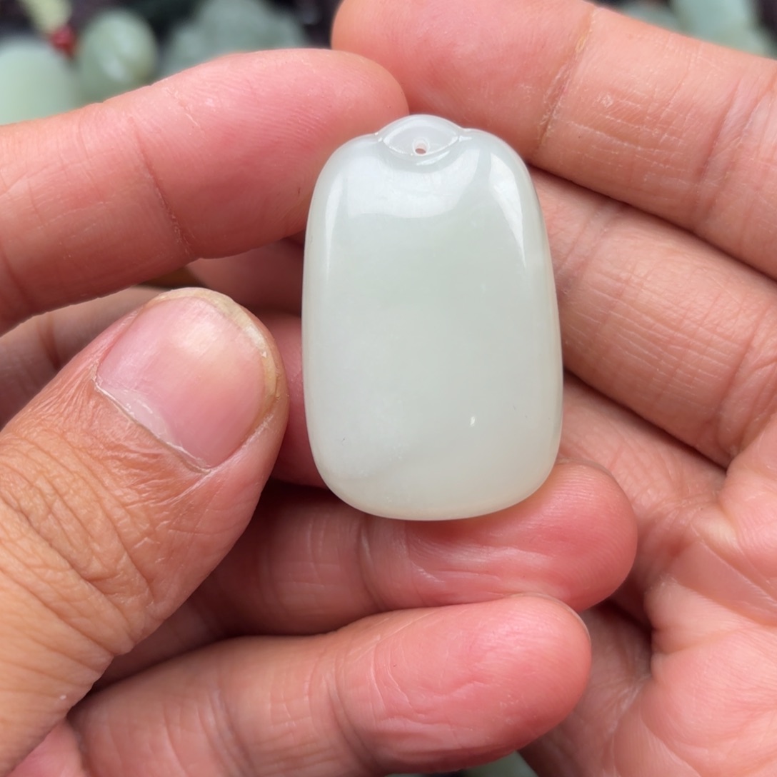 和田玉吊坠未镶嵌