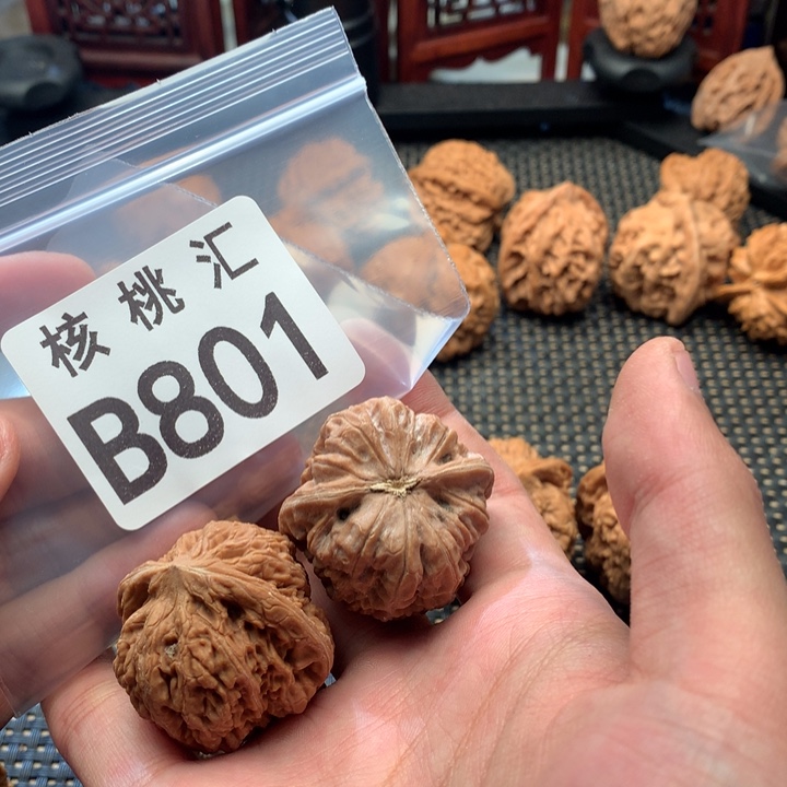 文玩核桃吊坠黑马