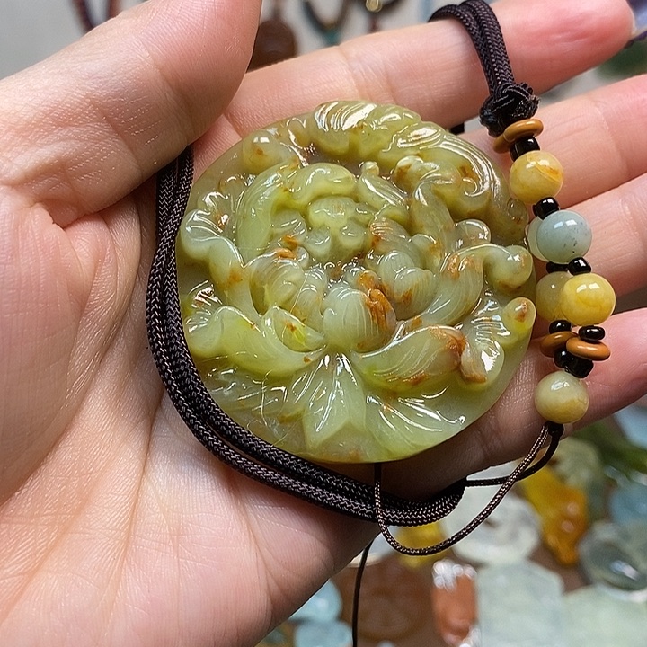 蛇纹石玉吊坠未镶嵌