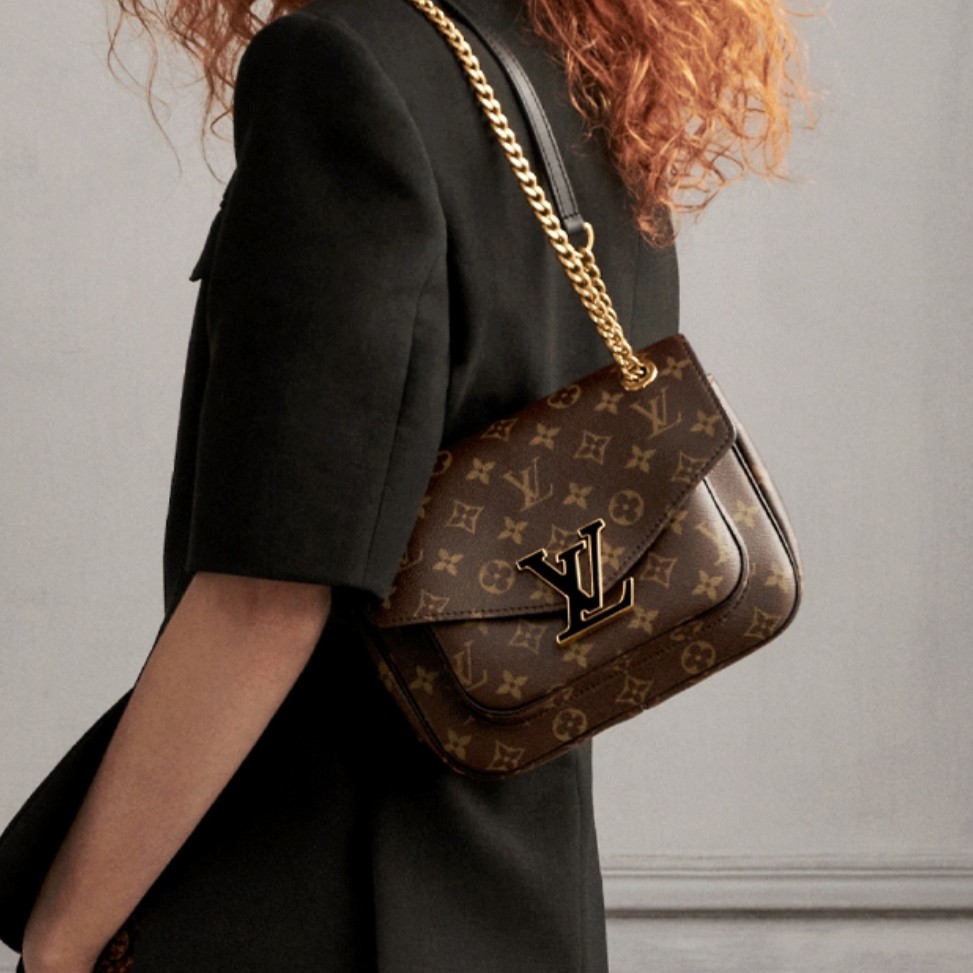 95新 LouisVuitton/路易威登 lv老花黑珐琅邮差包芯片16596329