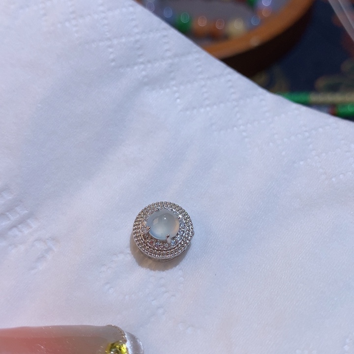 翡翠颈饰未镶嵌蛋面吊坠