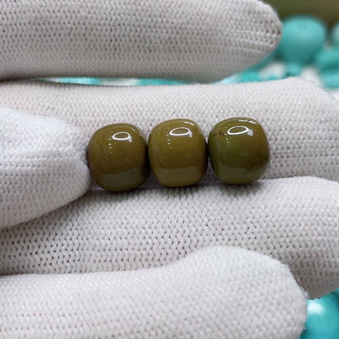 绿松石颈饰未镶嵌追*人