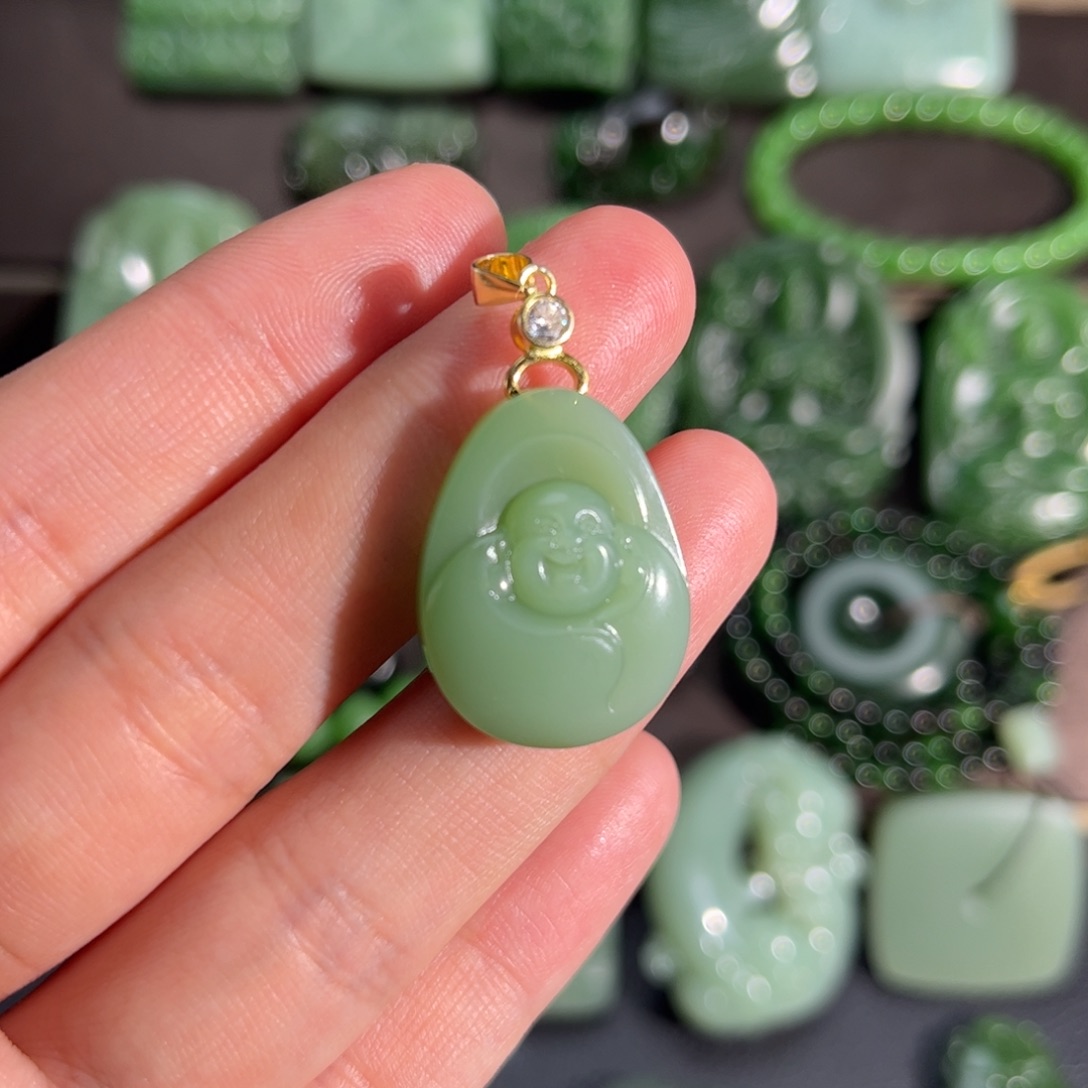 和田玉挂件未镶嵌粉青佛定制