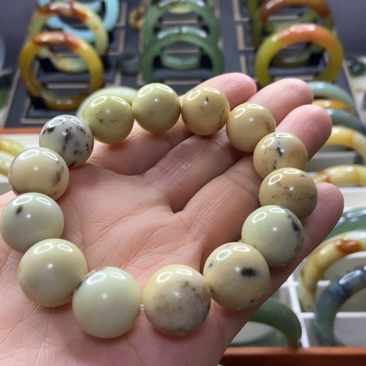 蛇纹石玉手镯未镶嵌