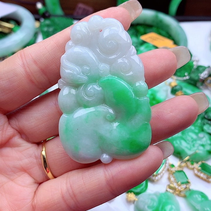 翡翠颈饰未镶嵌翡翠