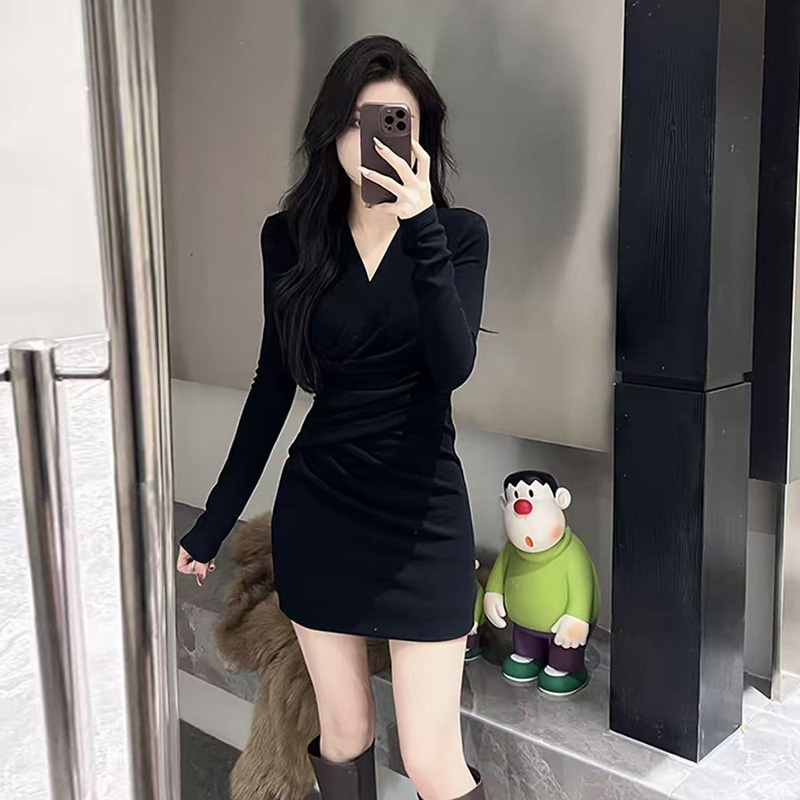 连衣裙女秋冬高级感气场强大修身显瘦配大衣中长款百搭打底包臀裙