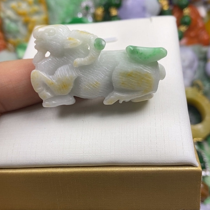 翡翠未镶嵌吊坠(赠链)