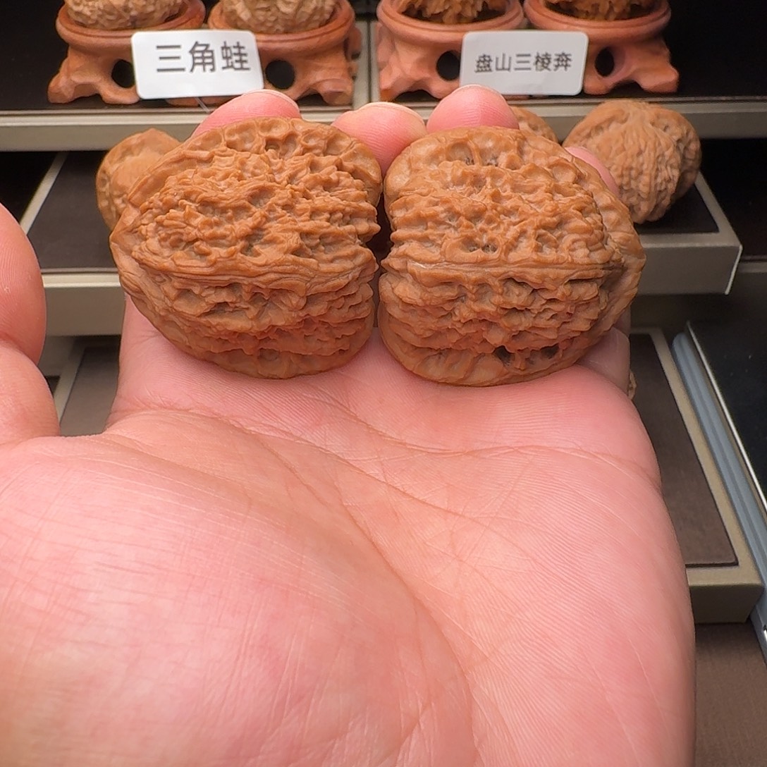 吊坠文玩核桃三角疆43-43-44全品白茬老树红皮48.9克