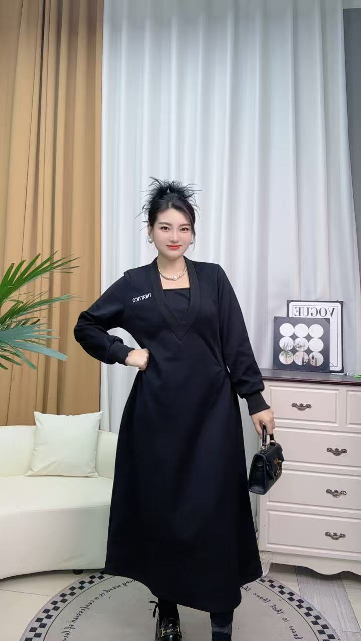 冬季新款复古时尚V领长袖收腰显瘦纯色高腰连衣裙加绒