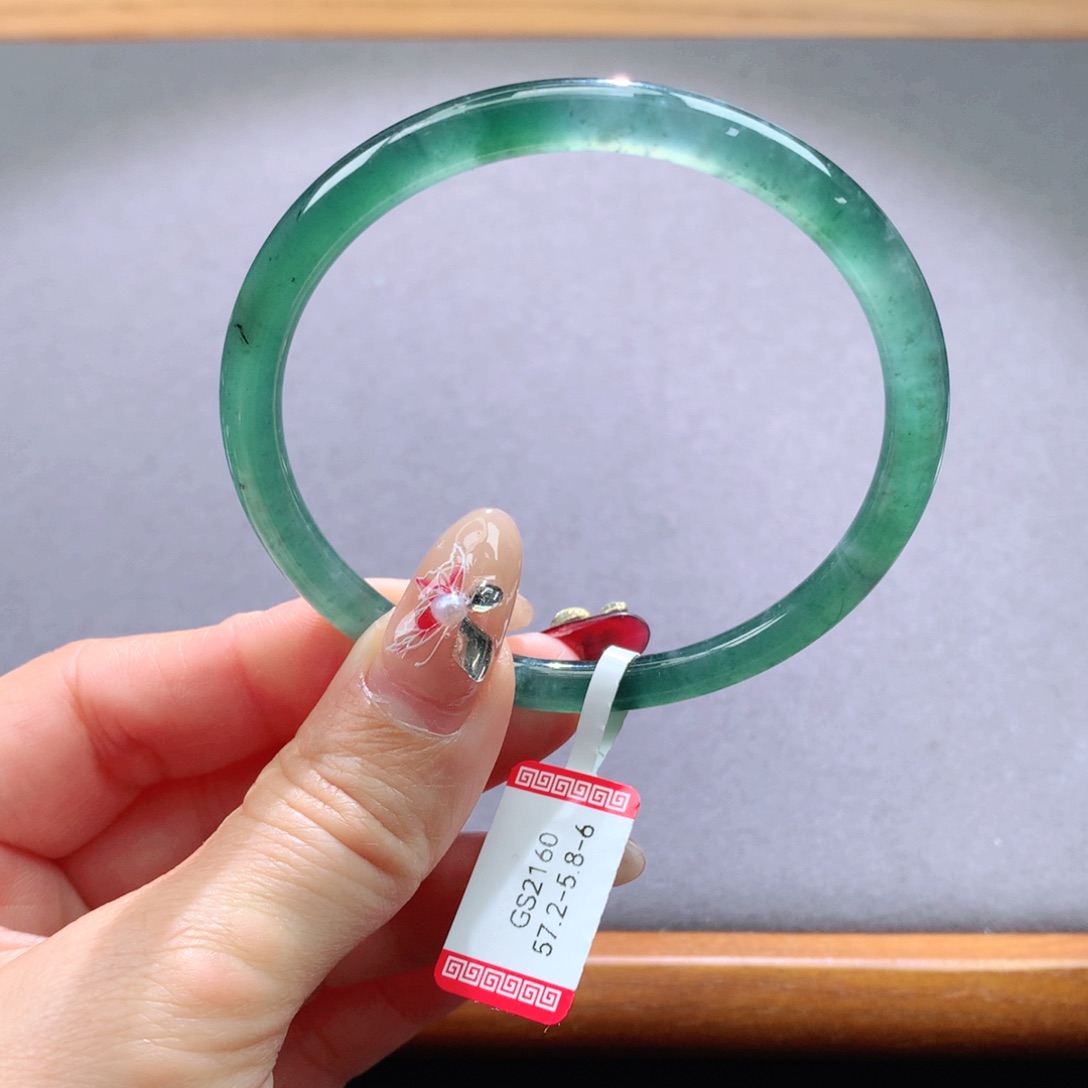 翡翠手镯未镶嵌天然翡翠手镯