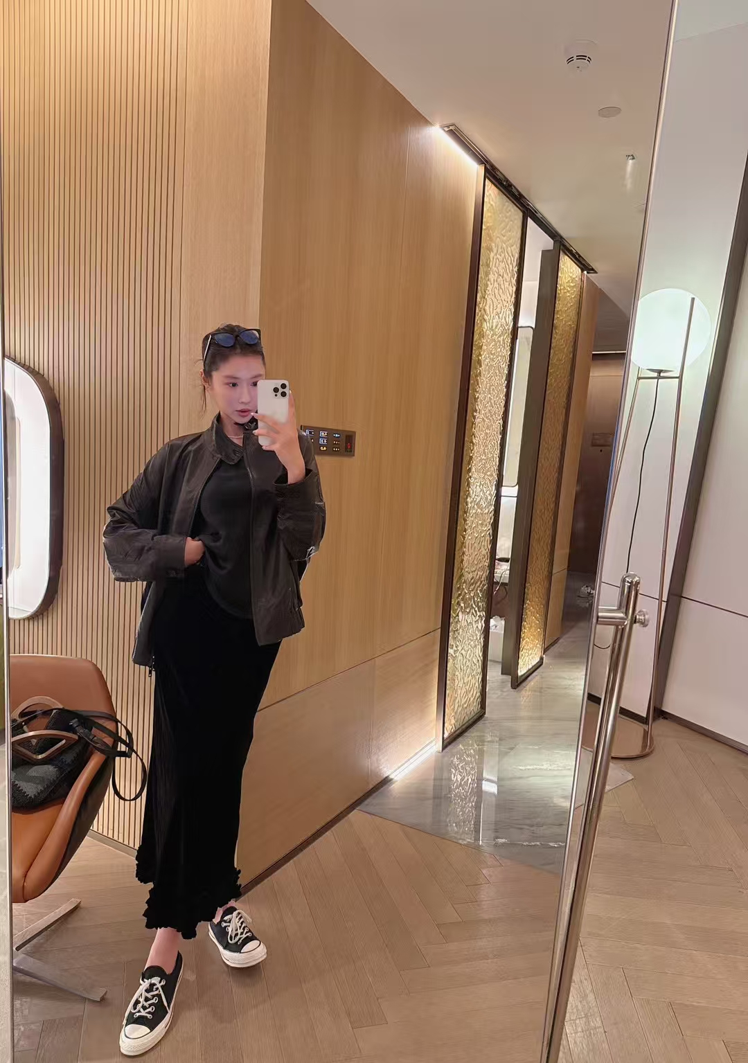 黑色冰丝丝绒花苞半裙