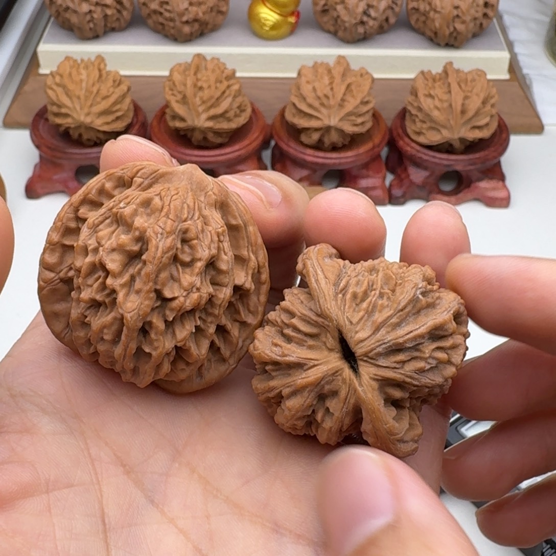 文玩核桃吊坠虎头40