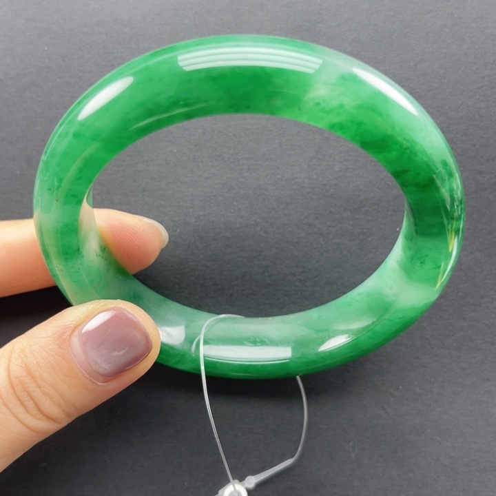 琴***琴石英质玉未镶嵌手镯