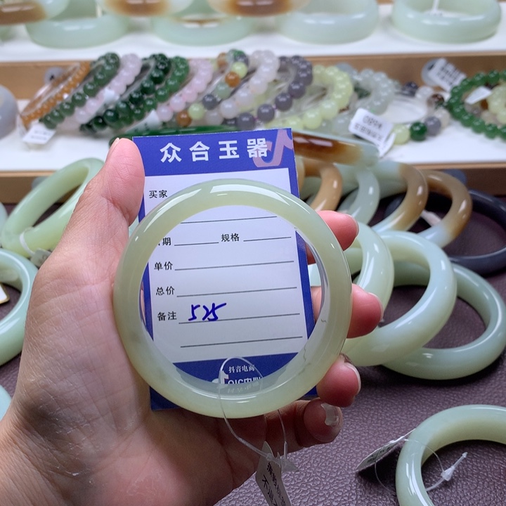 和田玉未镶嵌手镯