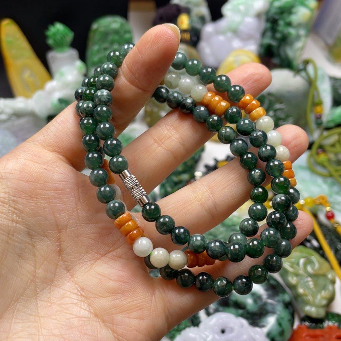翡翠颈饰未镶嵌牌子
