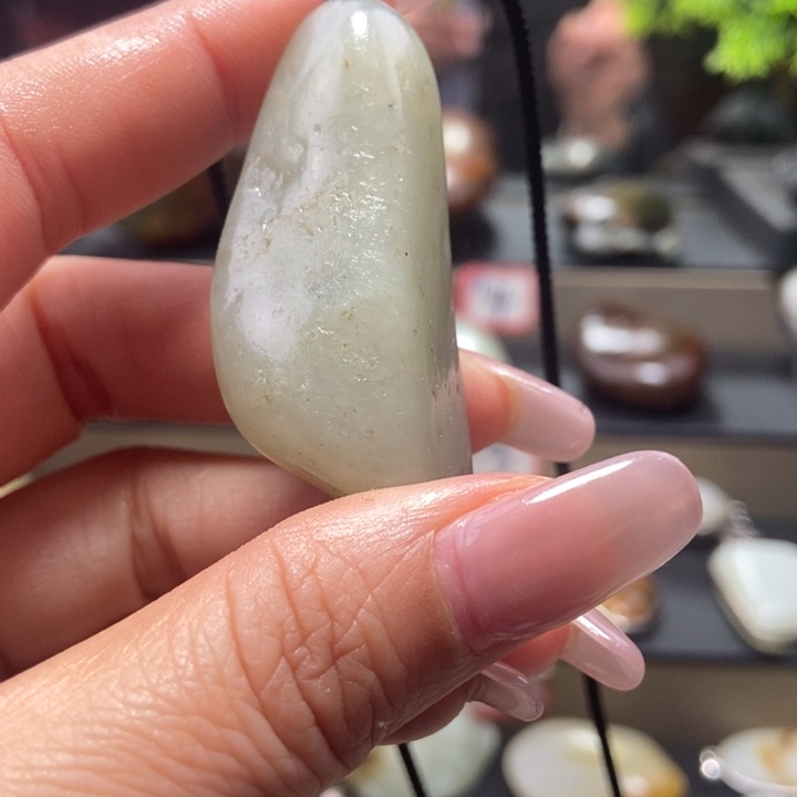 和田玉未镶嵌把件