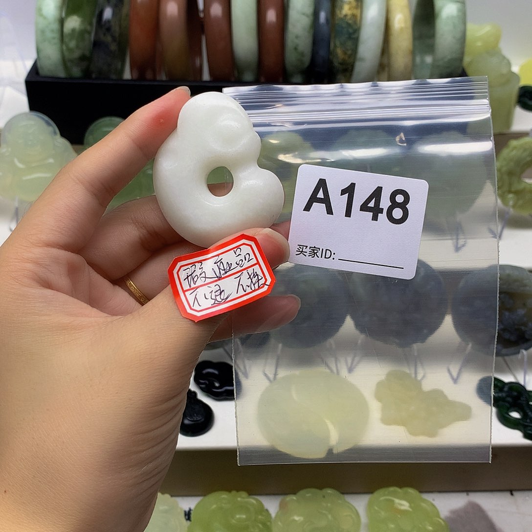 蛇纹石玉颈饰未镶嵌