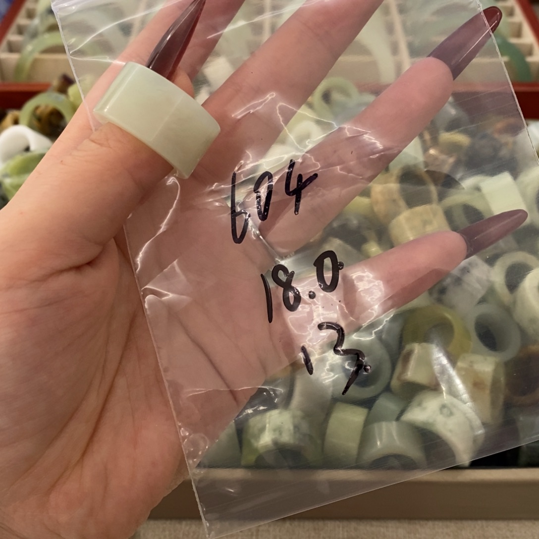 蛇纹石玉未镶嵌戒指