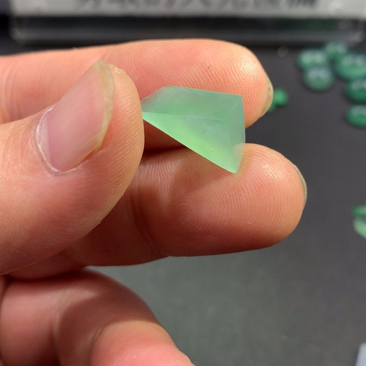 定制翡翠未镶嵌材料定制