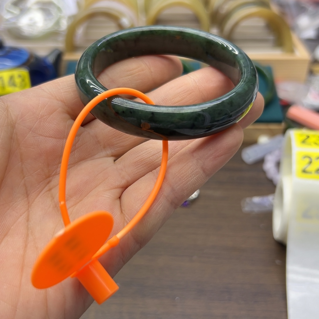 和田玉未镶嵌手镯55.1圈围227