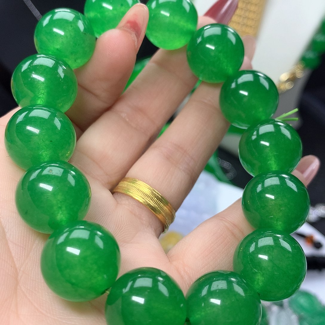 翡翠吊坠(赠链)未镶嵌