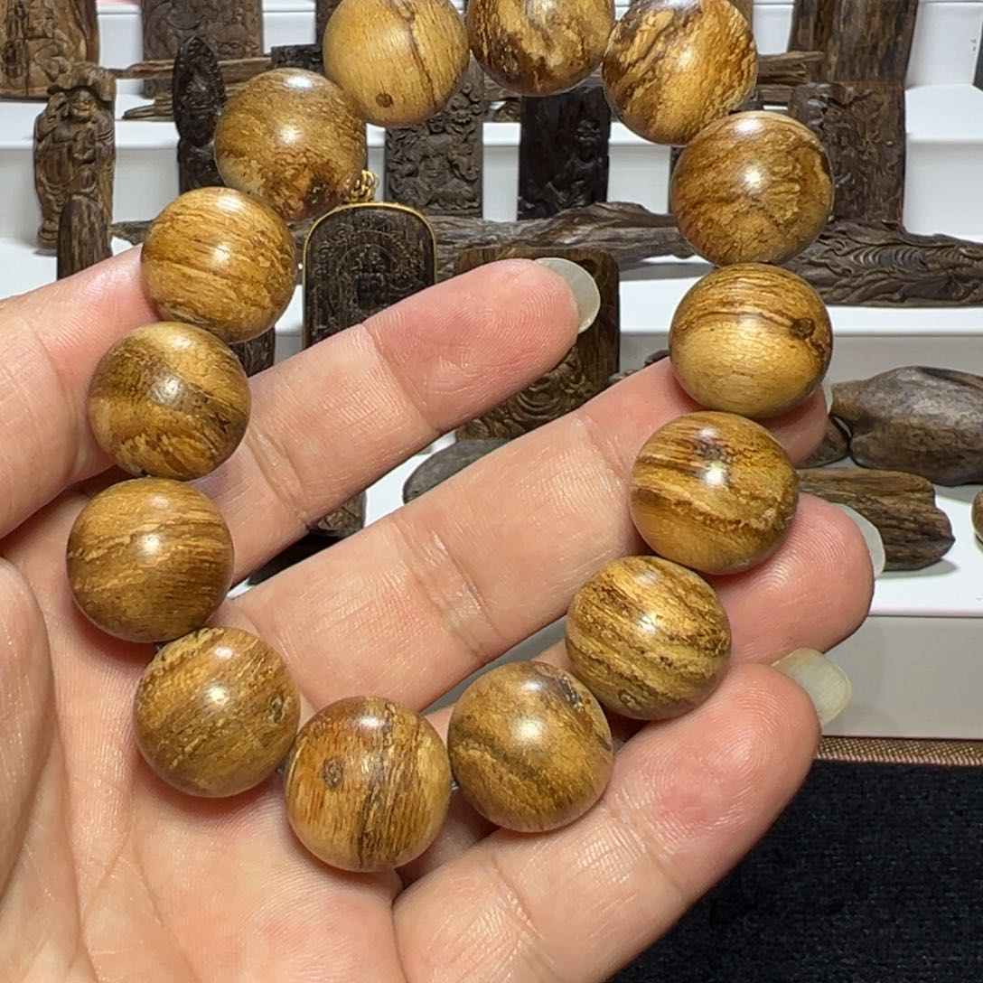 沉香碎屑沉香加里曼丹