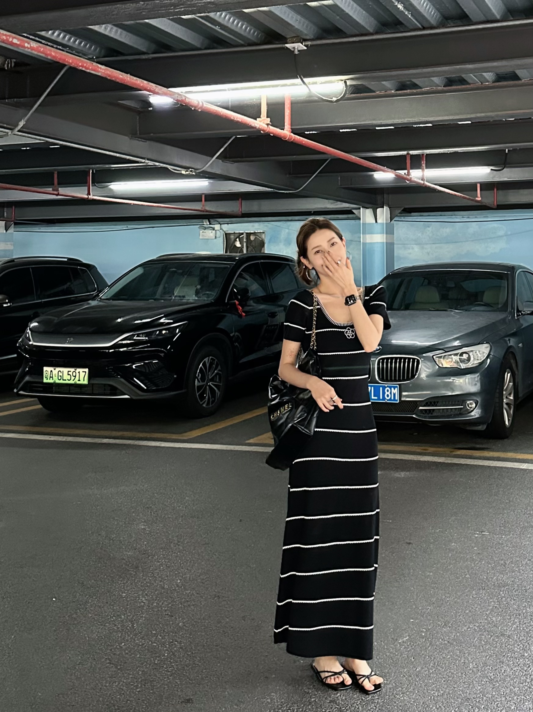 JIJINQI夏季V领常规纯色修身长裙新款褶皱包臀连衣裙