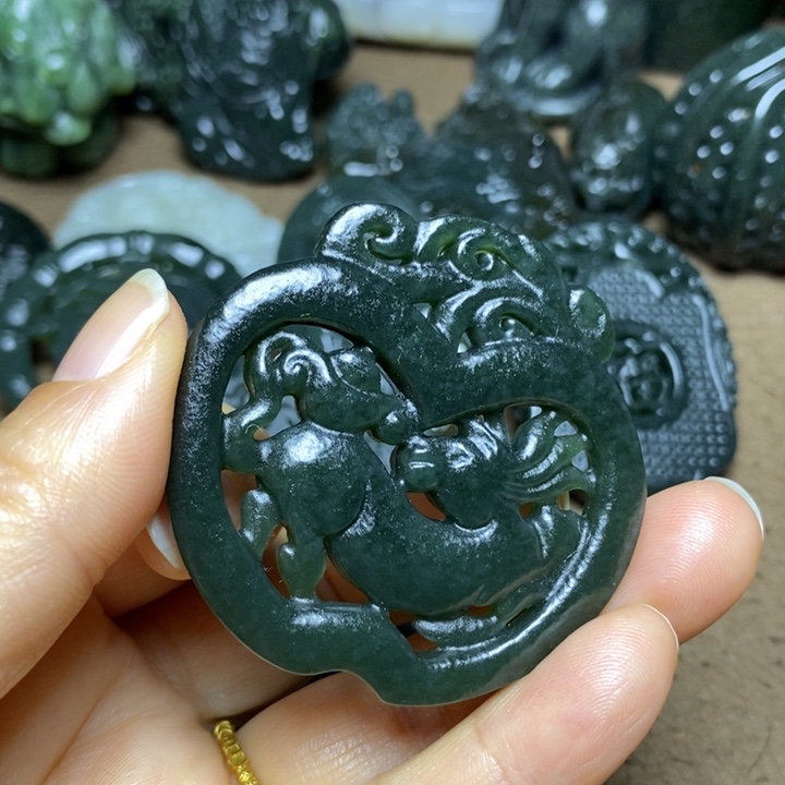 和田玉未镶嵌颈饰