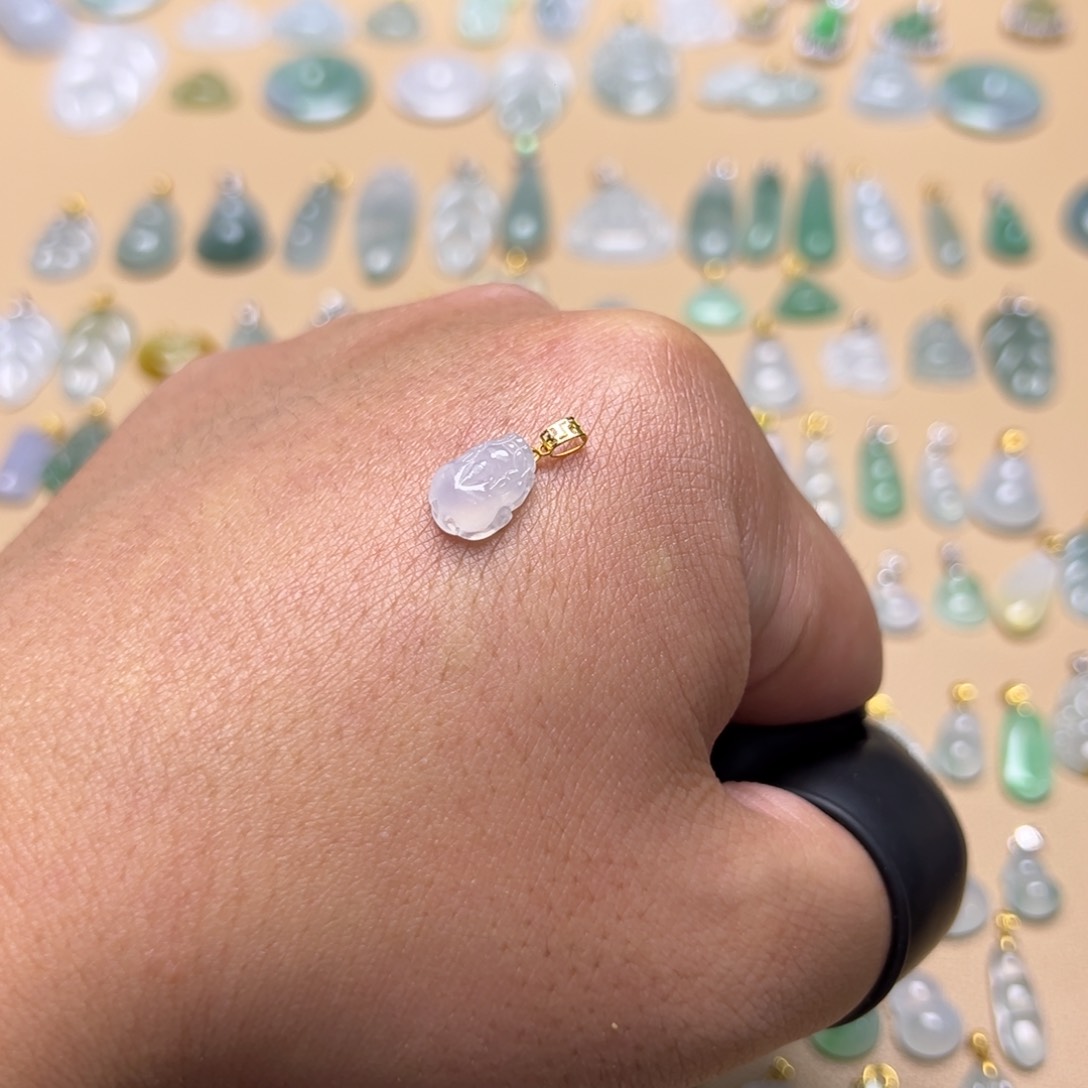 翡翠颈饰18K金镶嵌貔貅