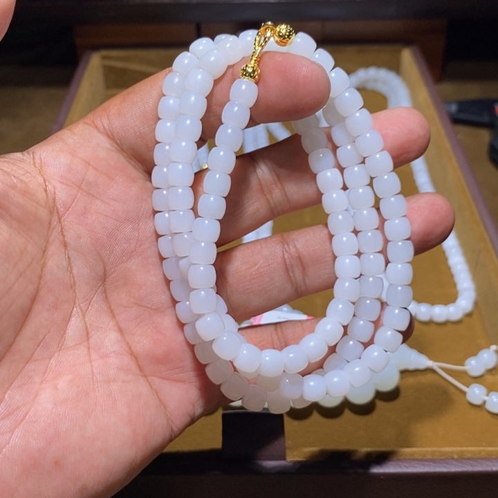 静***深和田玉（白玉）未镶嵌颈饰