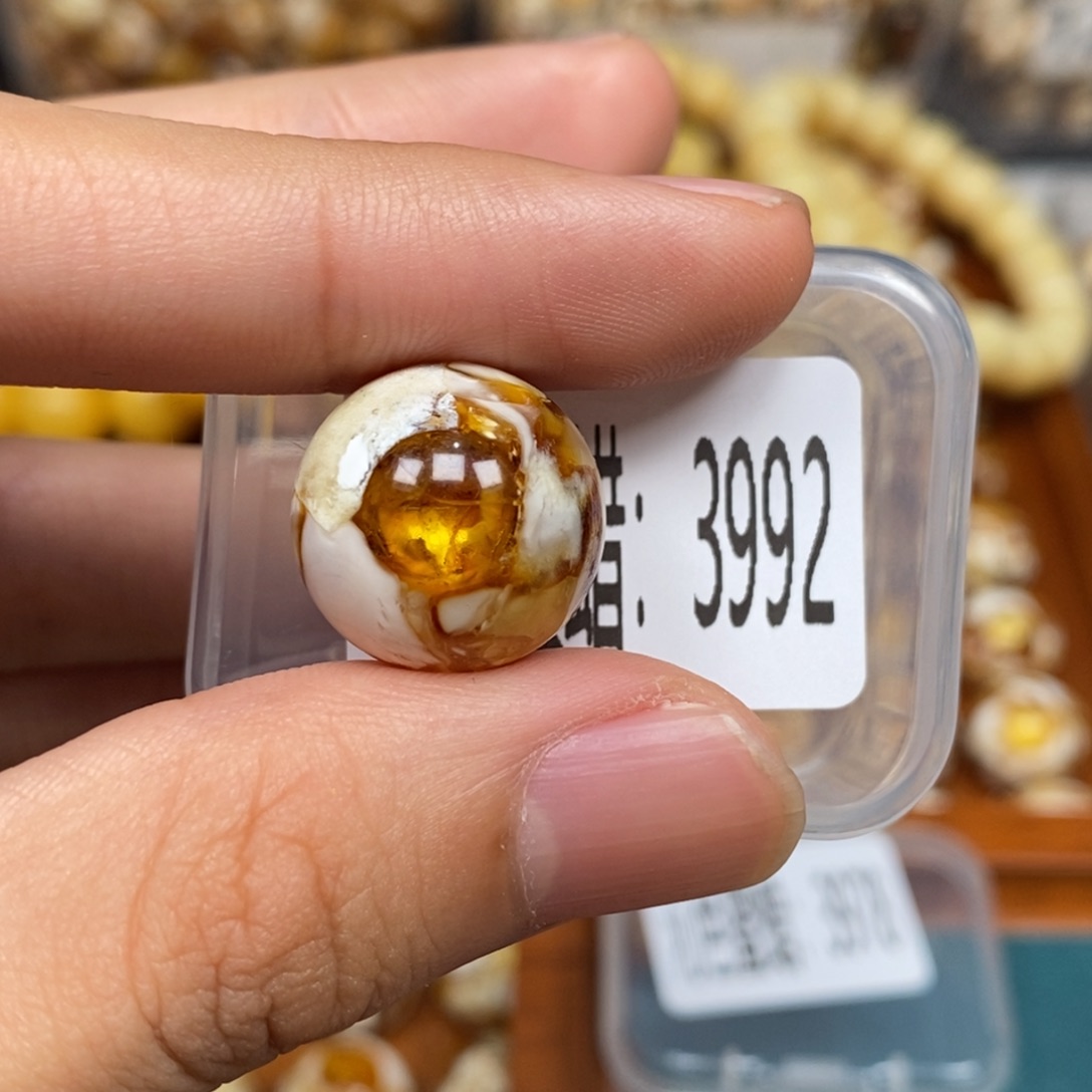 蜜蜡未镶嵌珠宝奇石3992